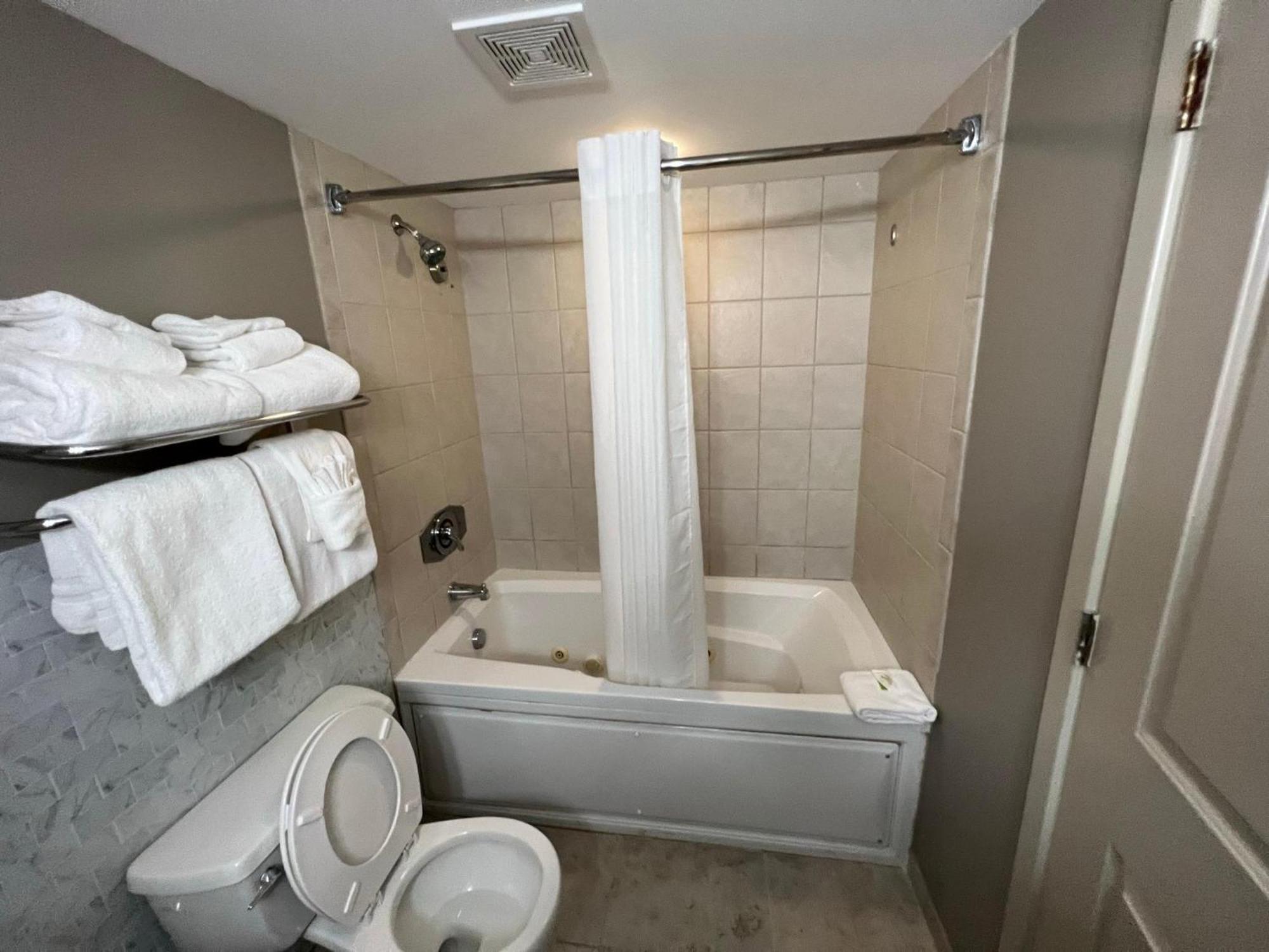 マートルビーチ 107 S Ocean Blvd, 0308 - Ocean Front Sleeps 6ヴィラ エクステリア 写真